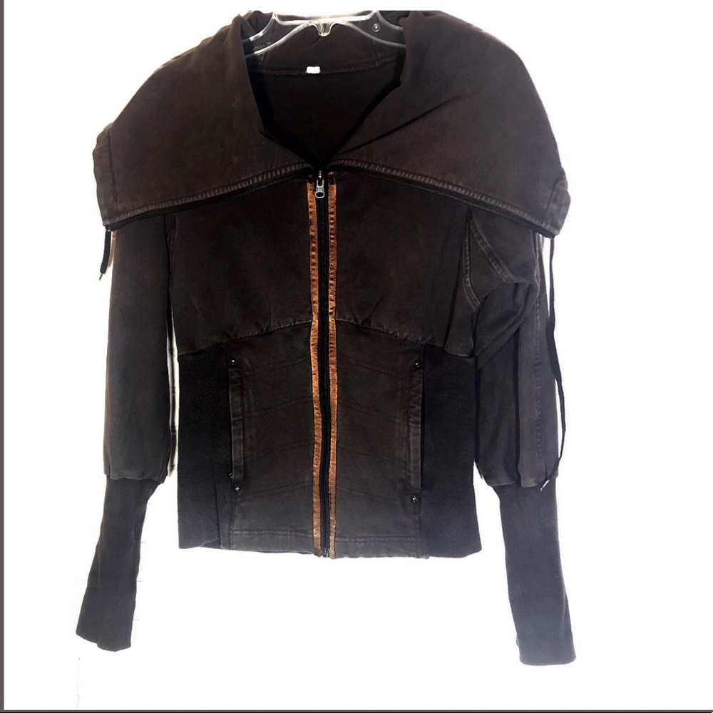 Lululemon jacket size 8